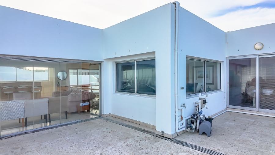 6 Bedroom Property for Sale in Bloubergstrand Western Cape